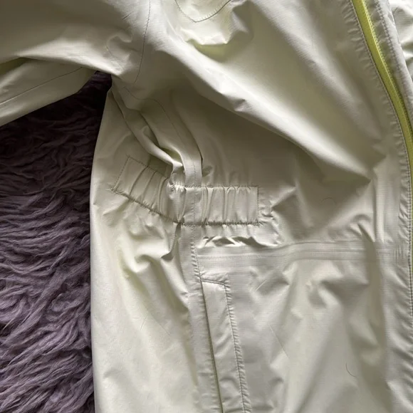 Patagonia Raincoat - Picture 4 of 5